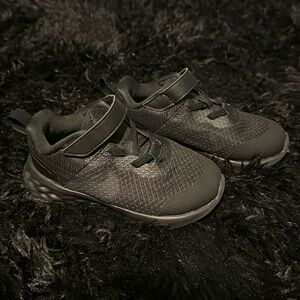 Like new toddler Nike sneaker